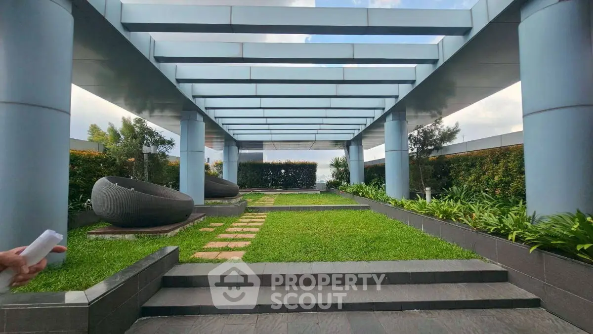 Modern rooftop garden with sleek design and lush greenery