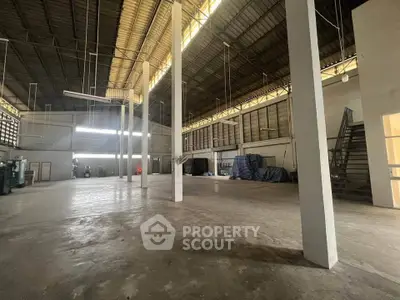 Spacious industrial warehouse with high ceilings and ample storage space