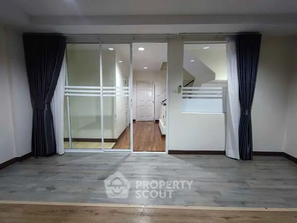 image_rental-15245177