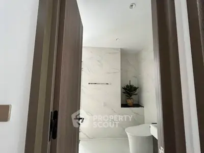 Modern bathroom with sleek design and elegant fixtures