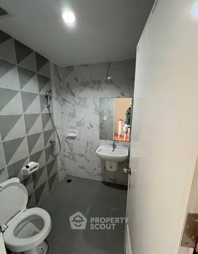 Modern bathroom with geometric tiles and sleek fixtures