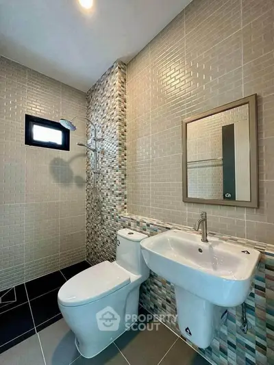 Modern bathroom with stylish tiles and sleek fixtures in a contemporary home.