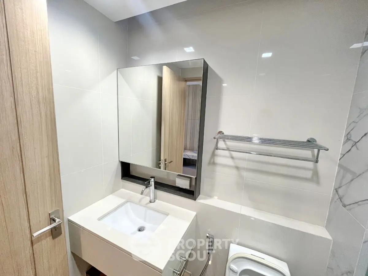 Modern bathroom with sleek sink and mirror design