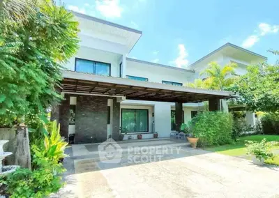 Stunning modern house with lush garden and spacious driveway