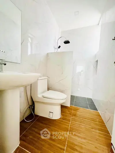 Modern bathroom with sleek design and elegant fixtures