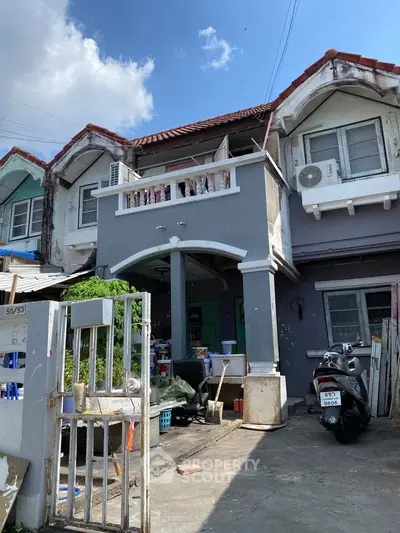Charming townhouse with unique architectural design and spacious driveway, perfect for family living.