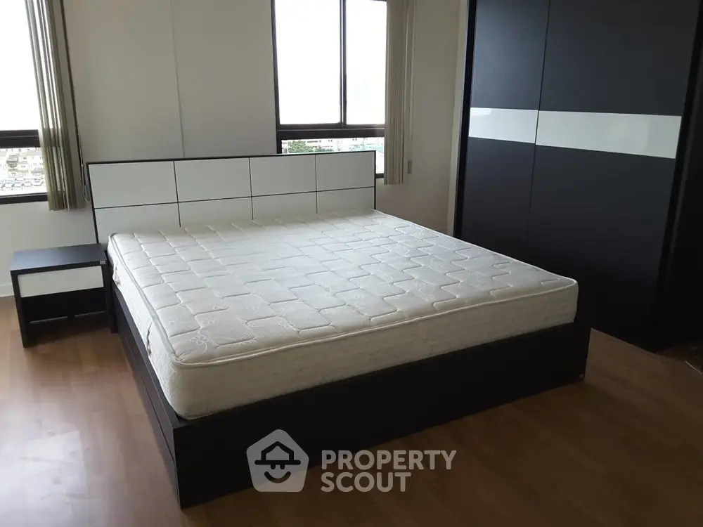  2 Bedrooms Condo -1