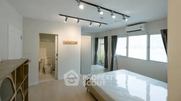 Spacious bedroom with natural light and modern design