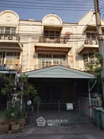  3 Bedrooms Condo -4