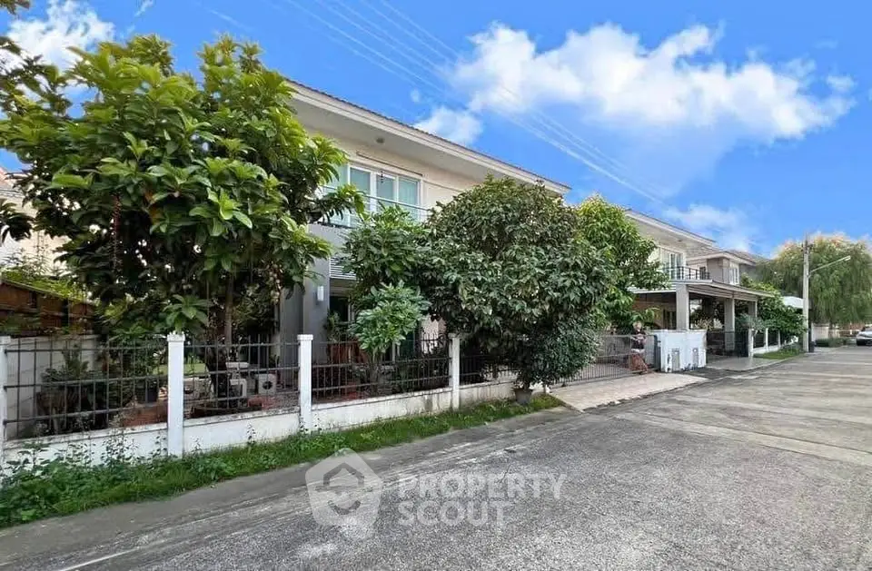 Charming suburban house with lush garden and driveway, perfect for family living.