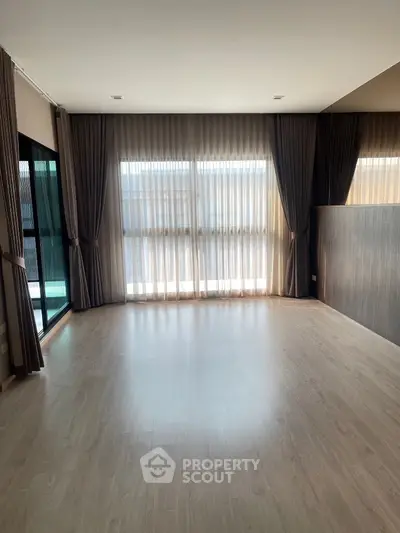 image_rental-12711956