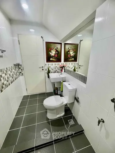 Modern bathroom with stylish tiles and elegant decor