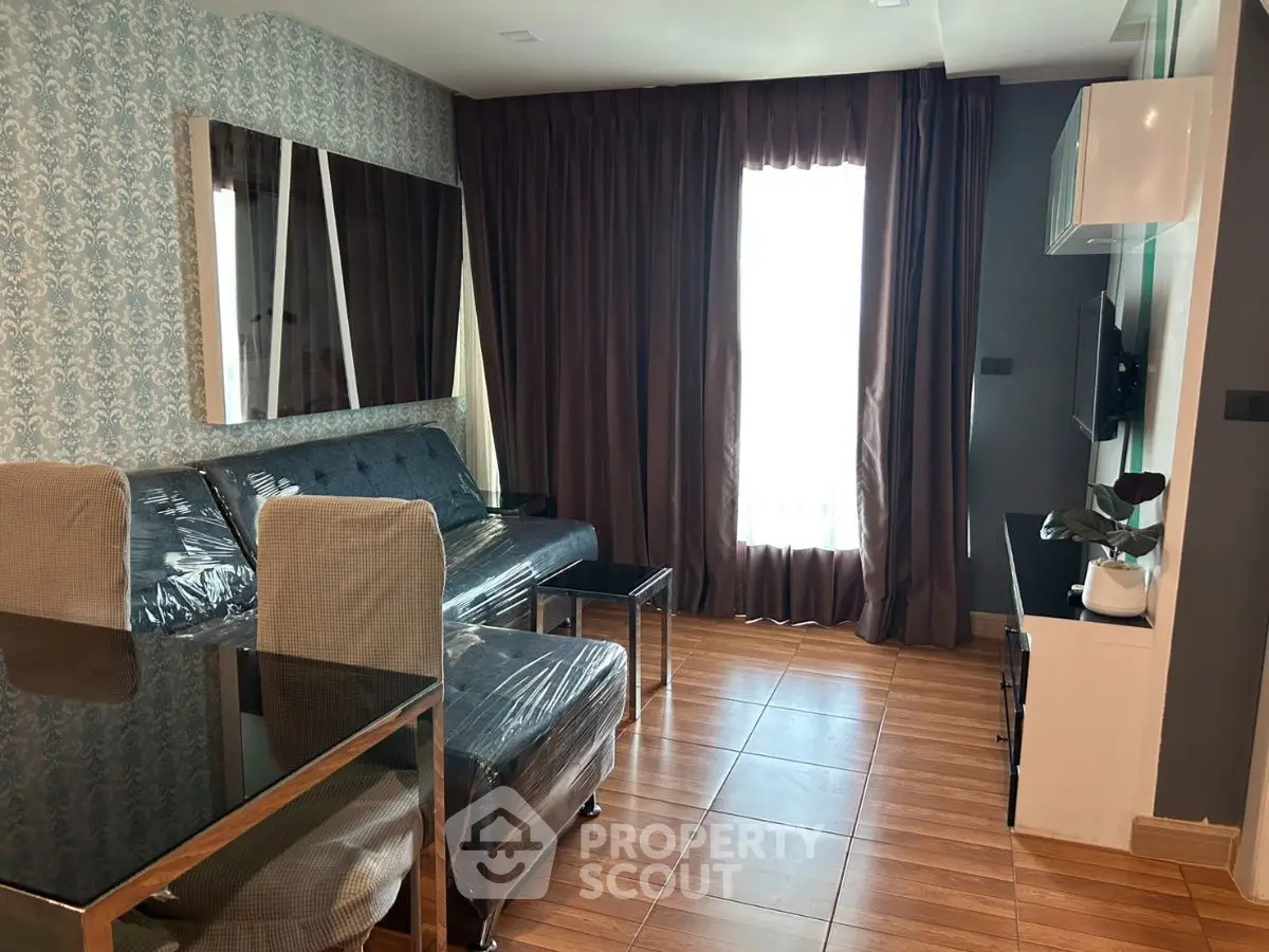 Stylish living room with modern decor and natural light, perfect for relaxation and entertainment.
