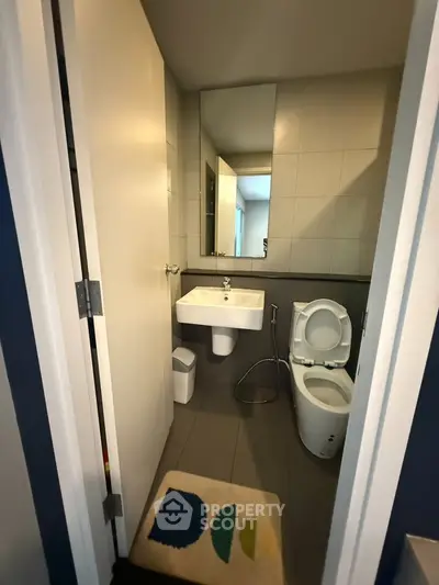 Modern bathroom with sleek fixtures and stylish decor, perfect for contemporary living.