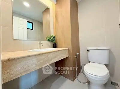 Modern bathroom with sleek design and elegant fixtures