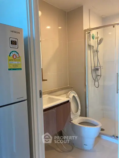Fully Furnished 1 Bedroom Condo at Fuse Chan Sathorn-3