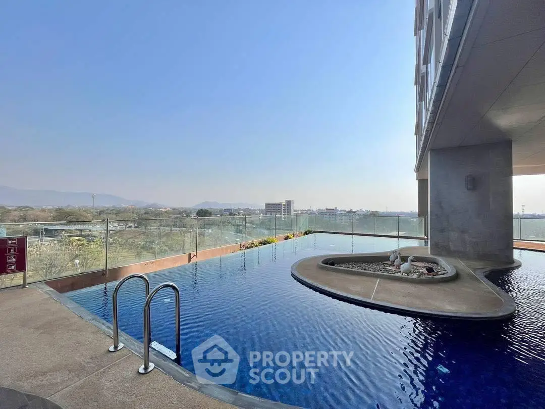 Luxurious rooftop infinity pool with stunning cityscape views, perfect for relaxation and leisure in a modern building.