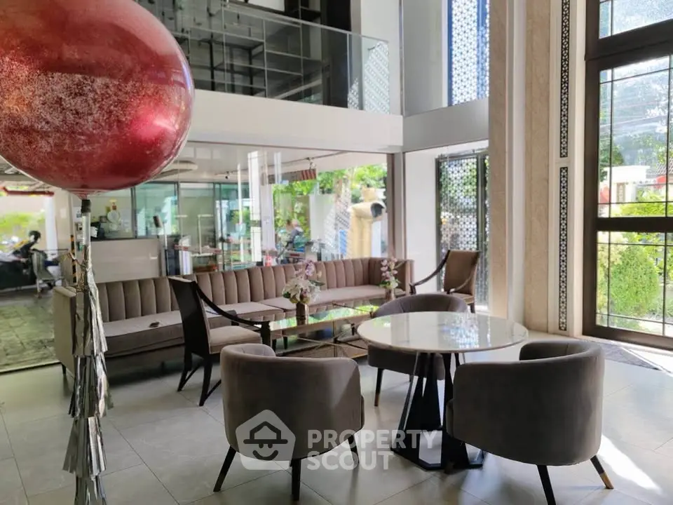 Luxurious modern living room with elegant furniture and large windows