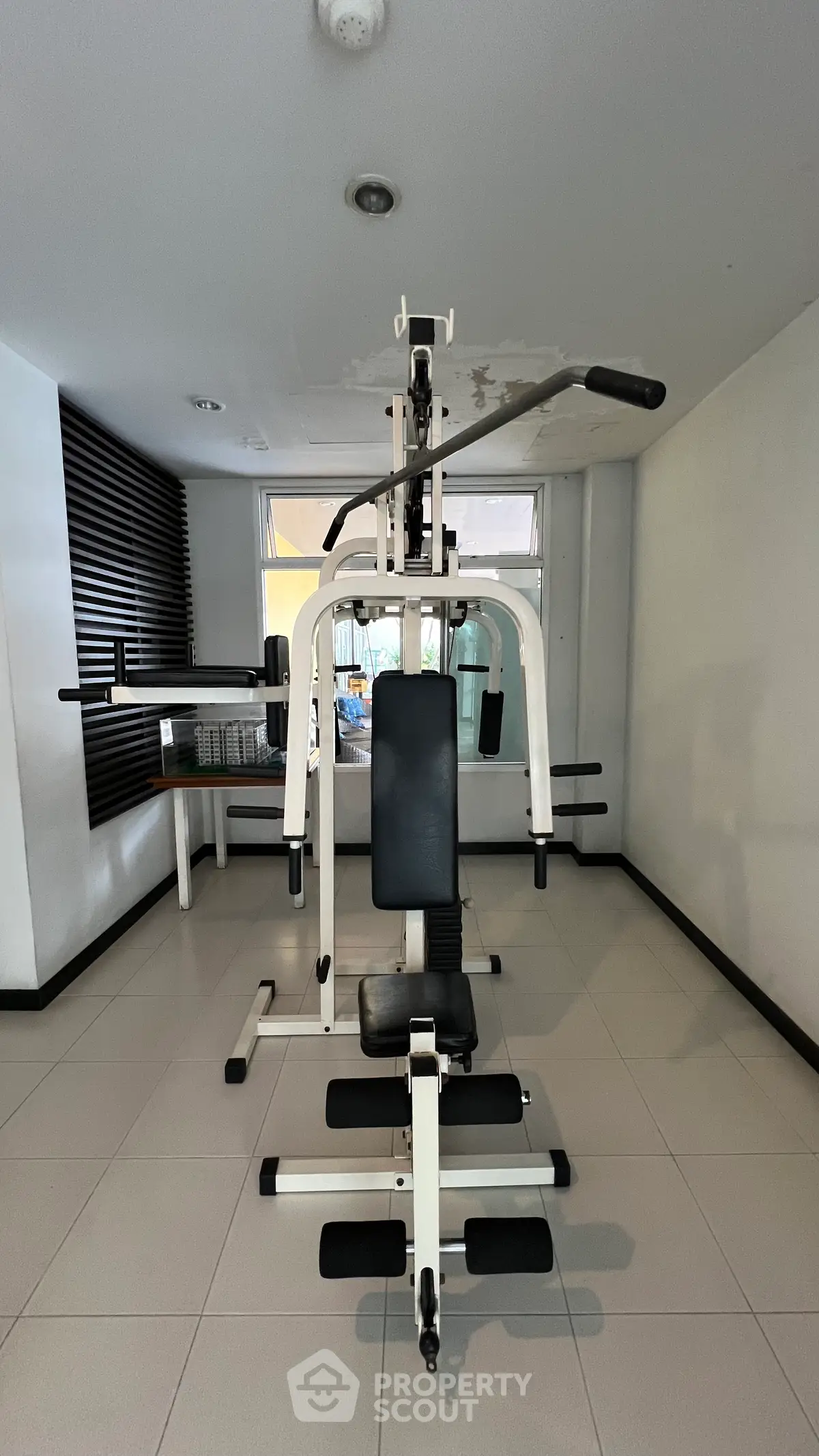 Modern gym with state-of-the-art fitness equipment in a sleek, well-lit space.