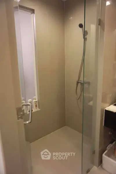 Fully Furnished 1 Bedroom Condo at Ideo Blucove Sukhumvit-4