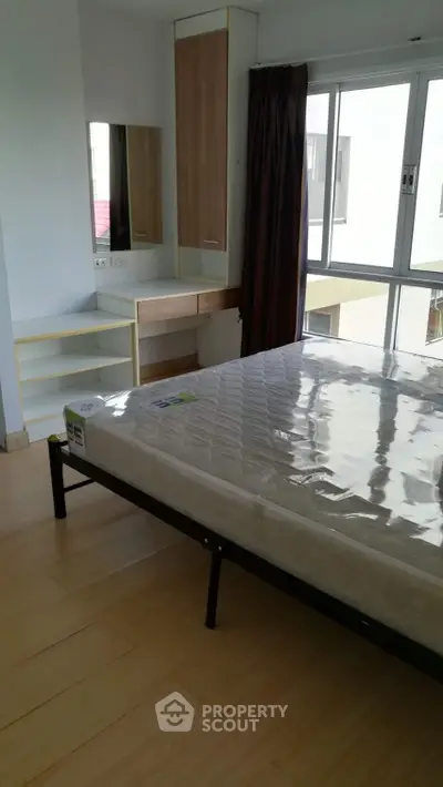 2 Bedrooms Condo at S Condo Sukhumvit 50-4