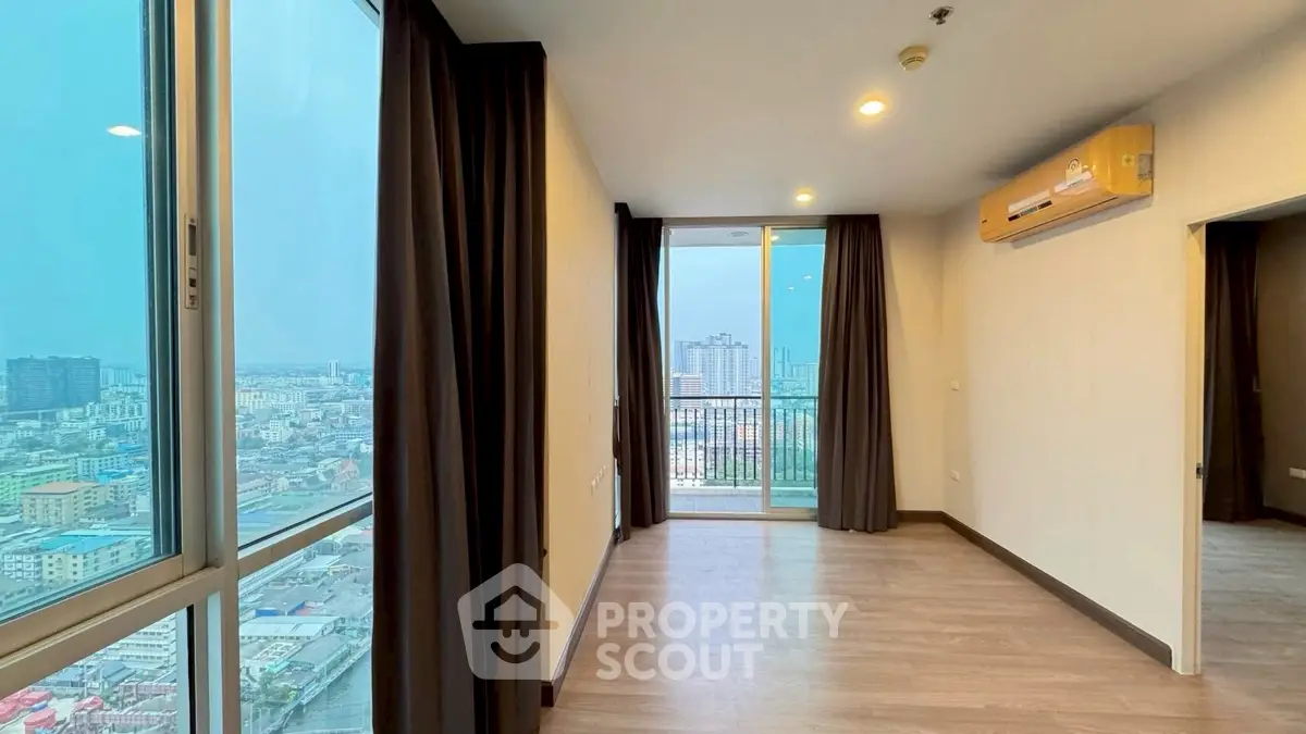 Spacious corner unit with stunning city view and large windows
