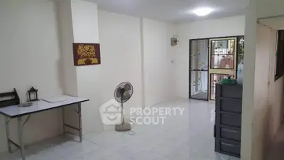 Spacious unfurnished room with tiled floor and natural light, ideal for customization.
