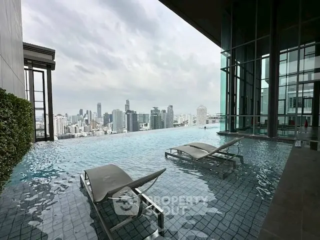 Luxurious rooftop infinity pool with stunning city skyline view, perfect for relaxation and leisure.