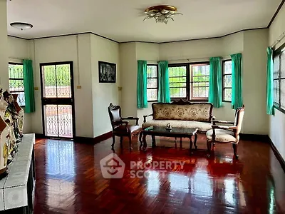 Charming living room with vintage furniture and polished wooden floors.