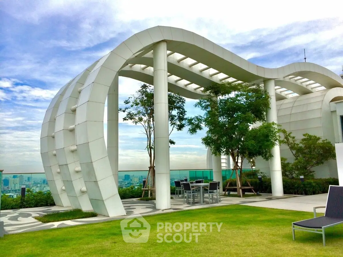 Stunning rooftop garden with modern architecture and city skyline views, perfect for relaxation and gatherings.