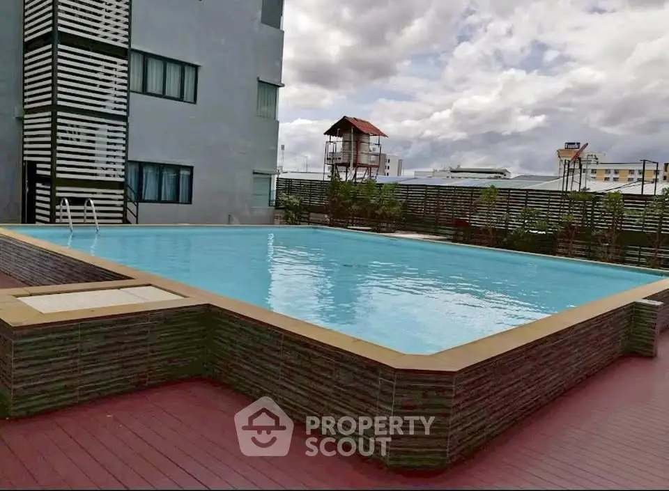 Stunning rooftop pool with city views, perfect for relaxation and leisure in a modern residential complex.