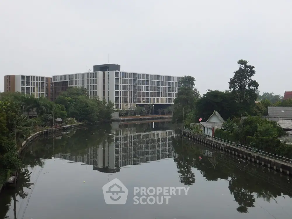  2 Bedrooms Condo -1