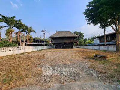 Spacious property with traditional wooden house and large yard, ideal for development or renovation.