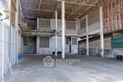 Spacious industrial warehouse with high ceilings and ample storage space