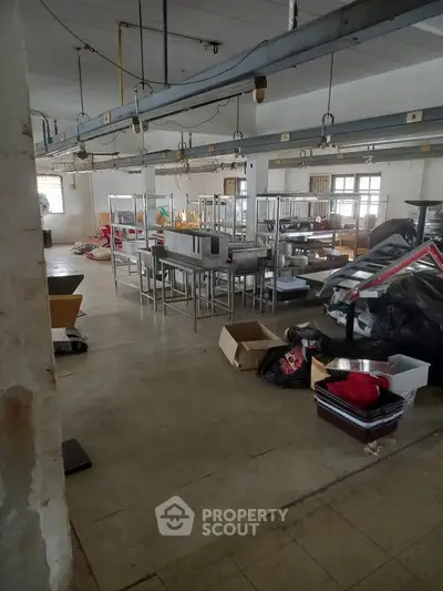 Spacious industrial warehouse with ample storage and work areas, ideal for manufacturing or distribution.