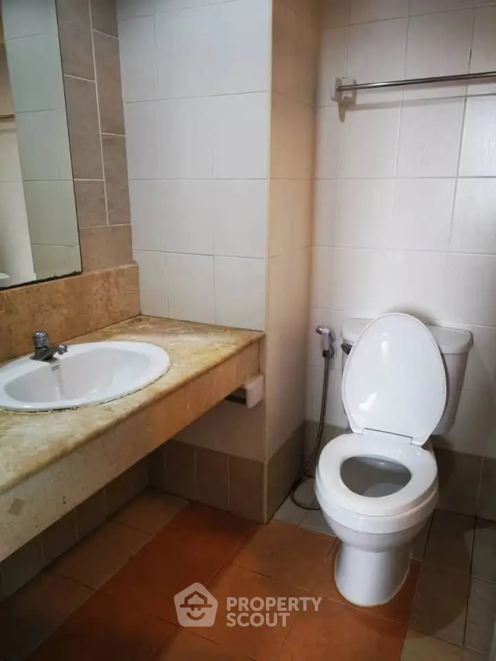 Modern bathroom with sleek fixtures and neutral tiles, perfect for a contemporary home.