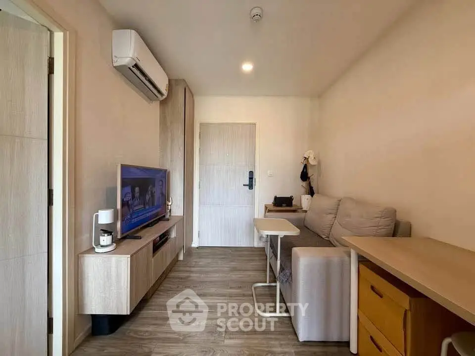 Cozy living room with modern furniture and wooden flooring, perfect for relaxation and entertainment.