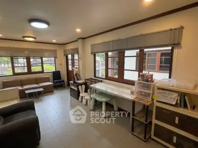 Spacious living room with large windows and modern furniture, perfect for family gatherings.