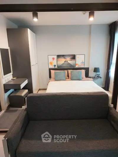 Modern bedroom with stylish decor and cozy ambiance, featuring a comfortable bed and elegant furnishings.