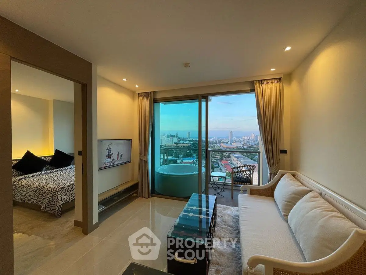 Luxurious apartment with stunning city view and spacious balcony