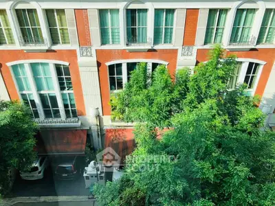 Fully Furnished 4 Bedrooms Townhouse -11