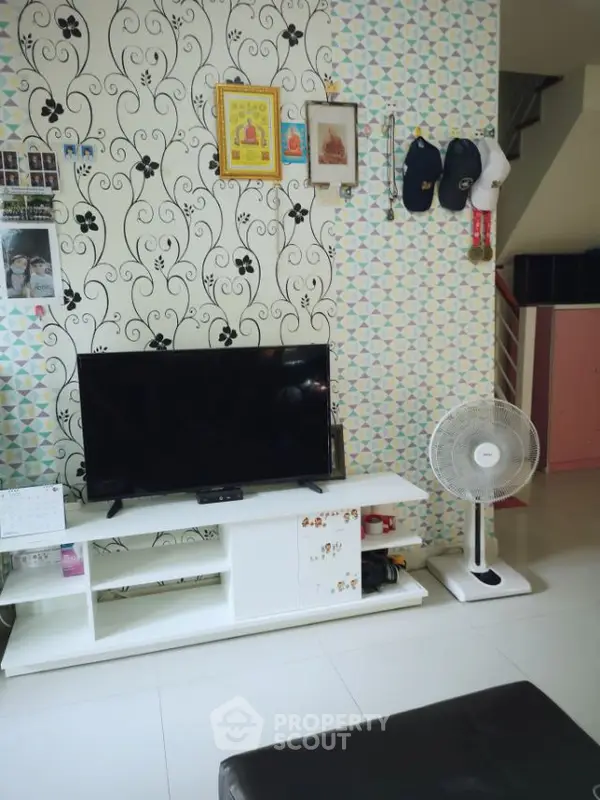 image_rental-12988257