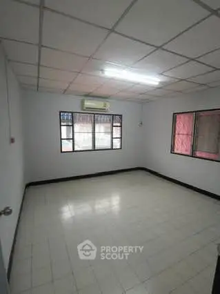Spacious unfurnished room with tiled floor and air conditioning, ideal for customization.