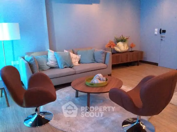 Stylish modern living room with cozy seating and elegant decor