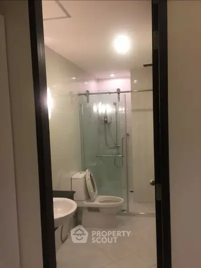  2 Bedrooms Condo at Citismart Sukhumvit 18-4