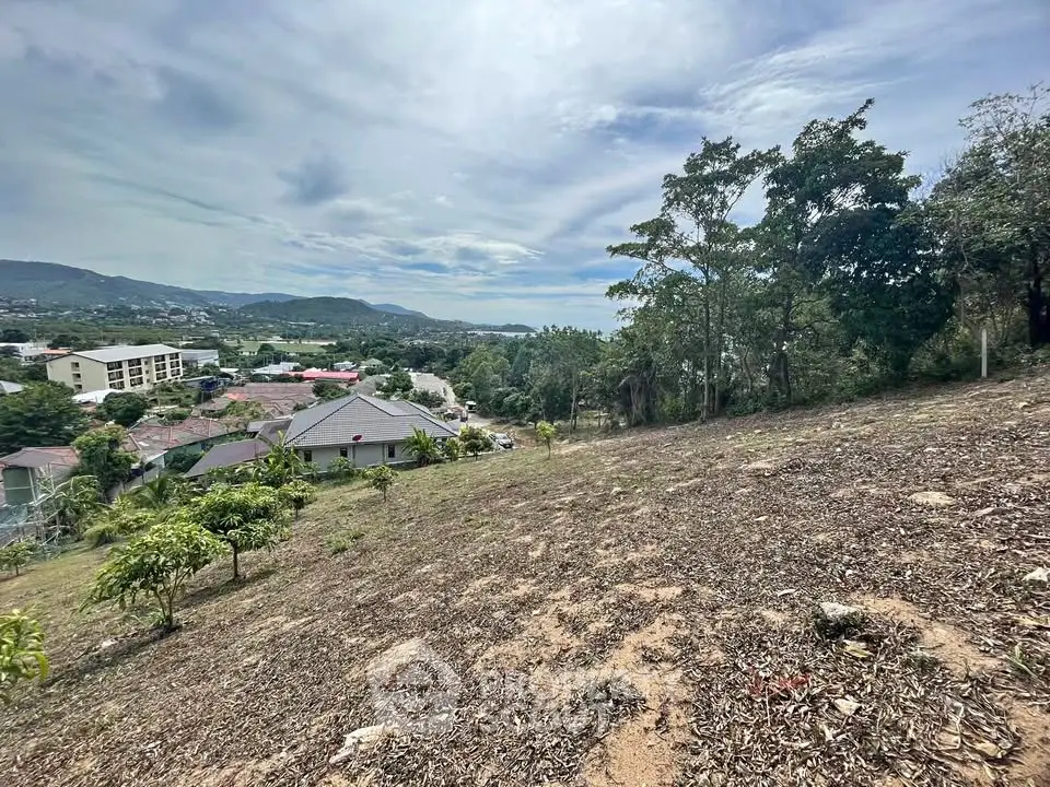 Scenic land plot with panoramic views of surrounding landscape and distant mountains, ideal for development.