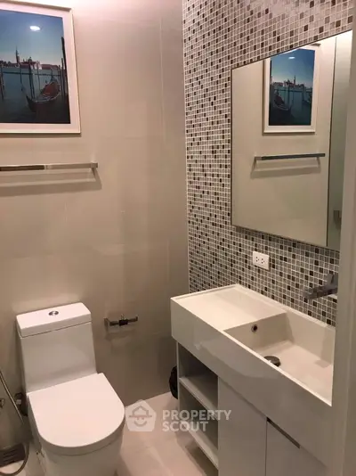 Fully Furnished 1 Bedroom Condo at The Room Sukhumvit 21-5