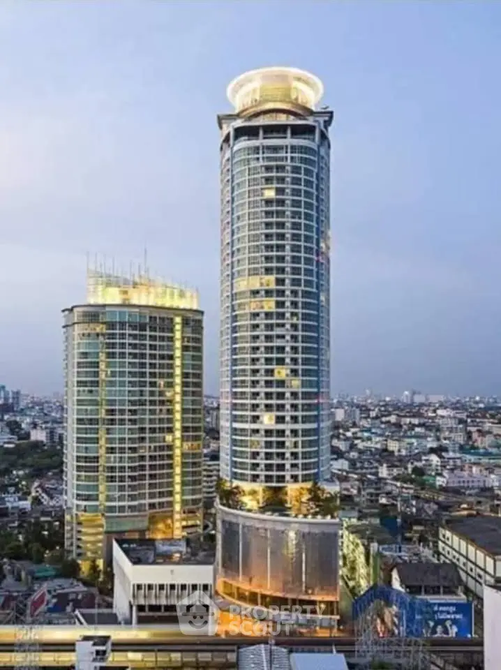 Stunning high-rise building with panoramic city views, showcasing modern architecture and luxury living.