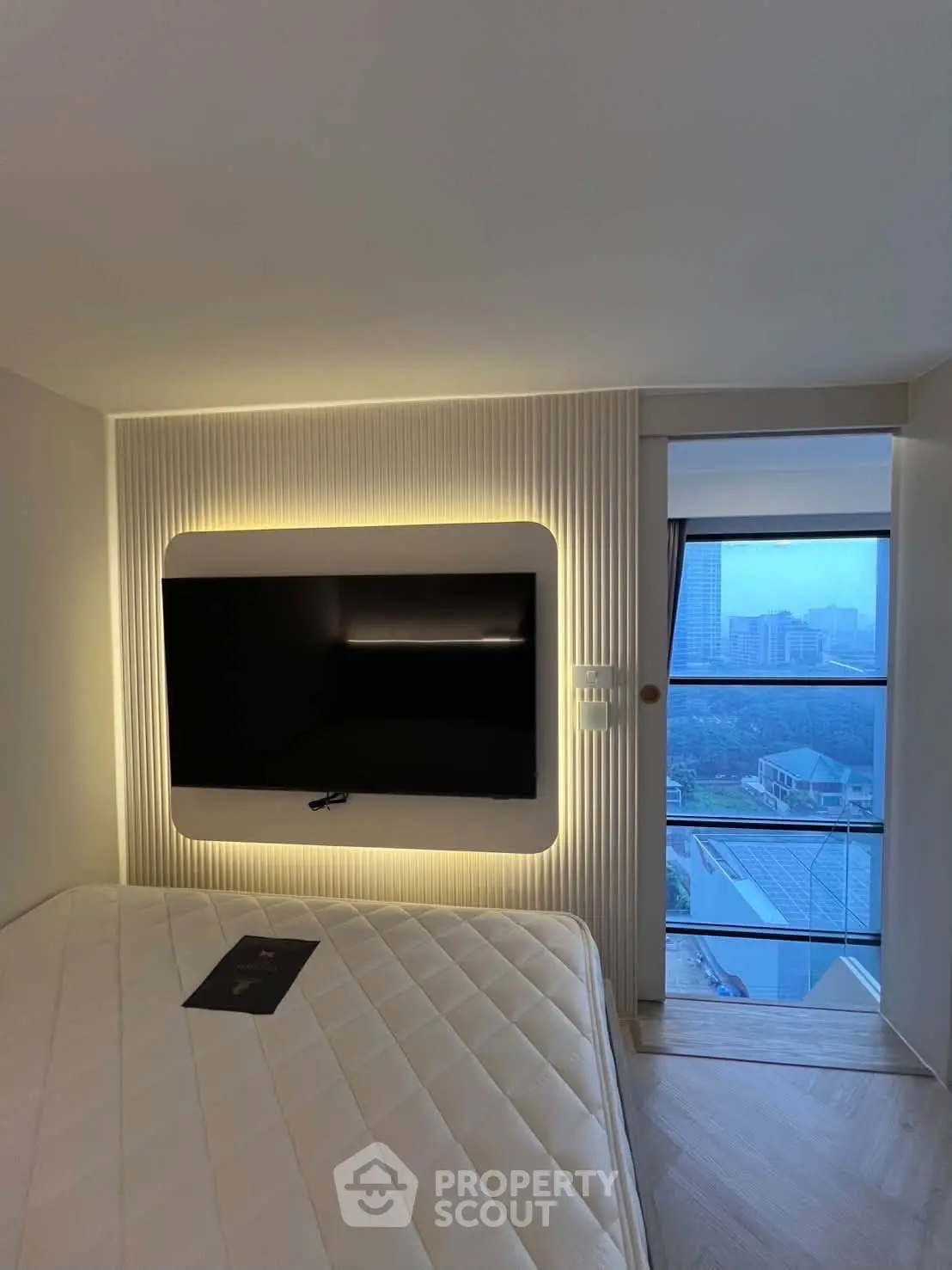 Knightsbridge Space Ratchayothin