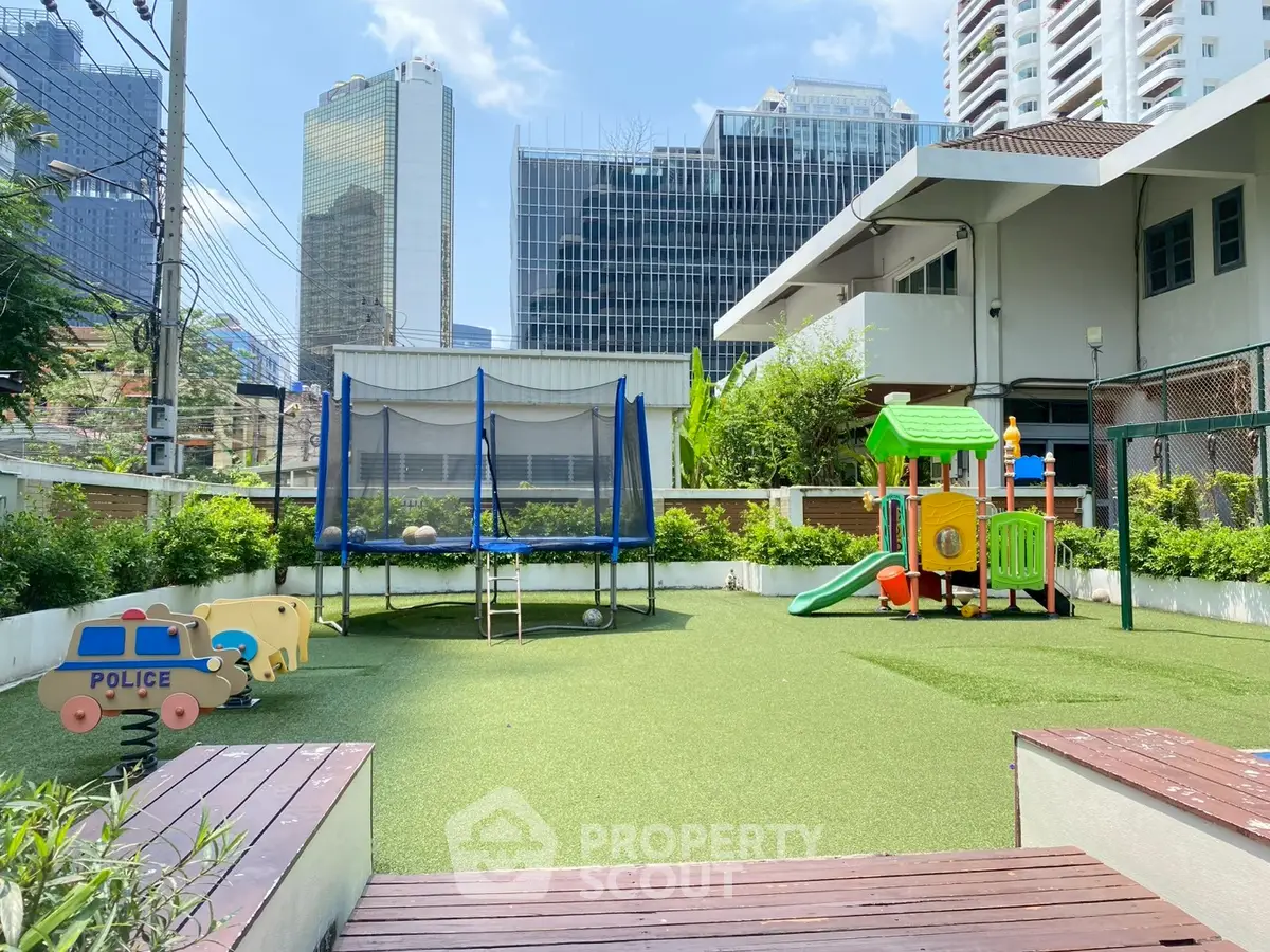 LINE_ALBUM_8B Prasanmitr Place 70,000 2+1 bed 140sqm_260320_28.jpg